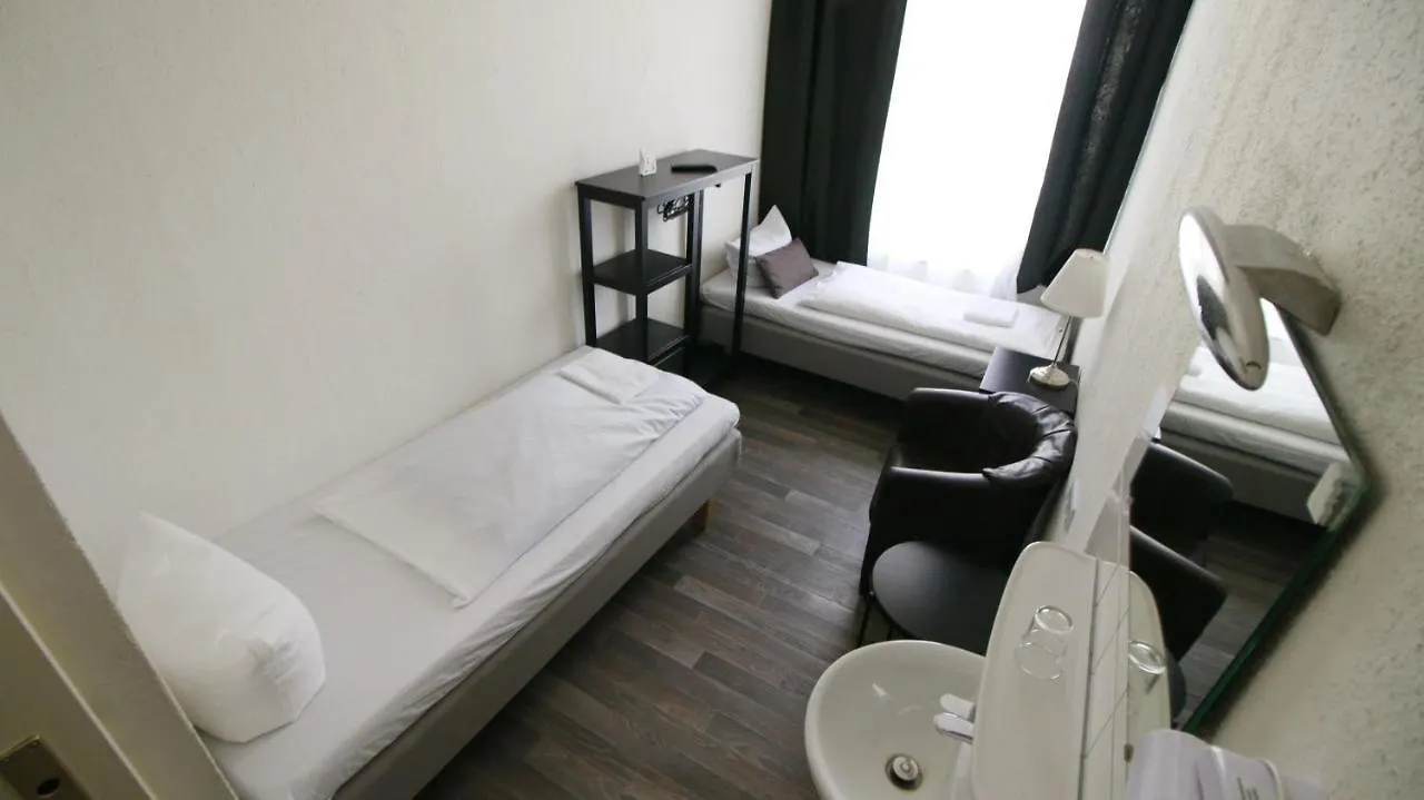 **  Hotel Bee Fang Hamburg Germany
